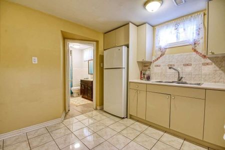 For Lease - 74 Fletcherdon Crescent, Toronto, Ontario - Photo 5