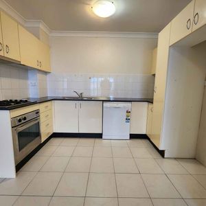 Modern One-Bedroom Apartment in Prime Burwood Location - Photo 2