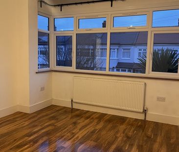 3 Bed Terraced House, Mortlake Road, IG1 - Photo 1