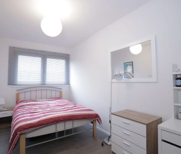 13 Corringham House (i) – Room 2 - Photo 3