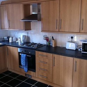 3 bedroom flat to rent - Photo 2