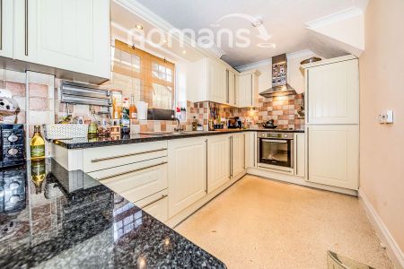 2 bedroom apartment to rent - Photo 4