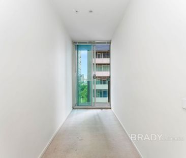 1605/22-40 Wills Street, Melbourne - Photo 3