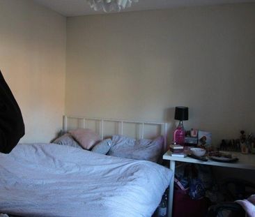 6 bedroom semi-detached house to rent - Photo 3