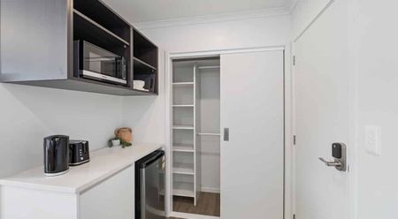 WATER, POWER + INTERNET ALL INCLUDED!! - Photo 2