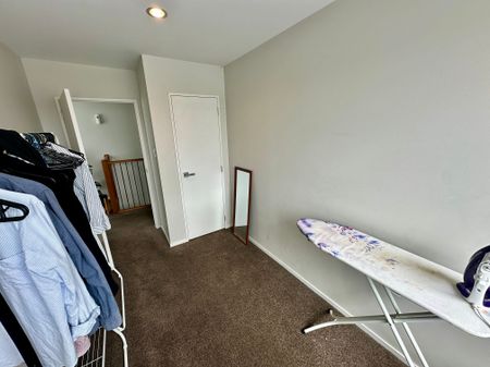 Four Bedroom Blockhouse Bay - Photo 4