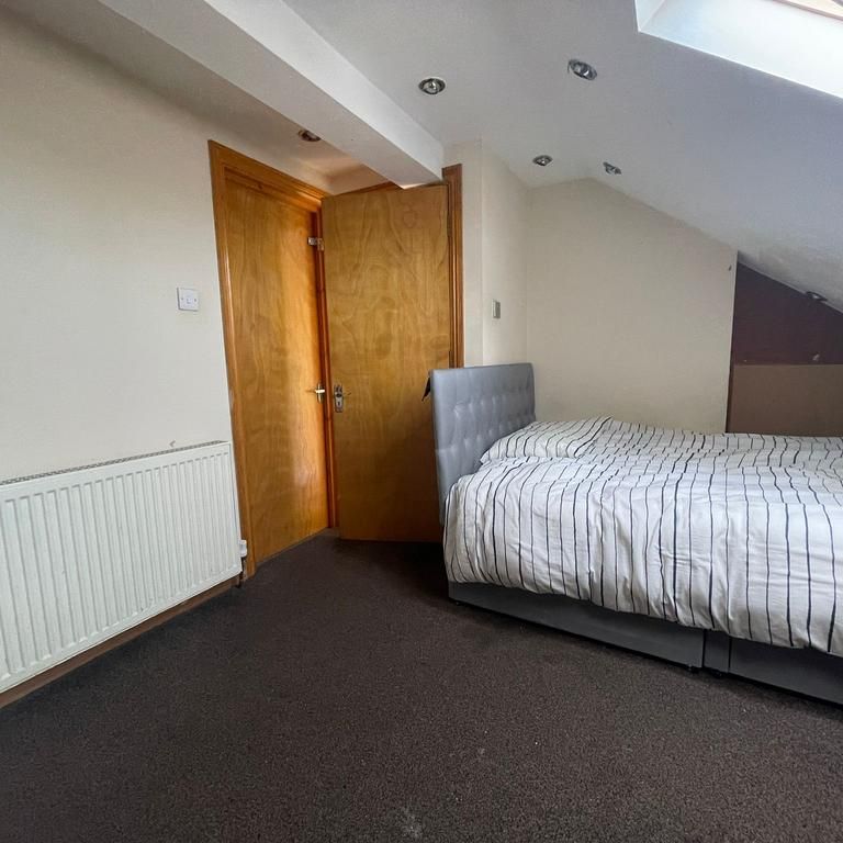 1 bedroom in a house share to rent - Photo 1