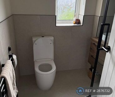 3 bedroom semi-detached house to rent - Photo 3