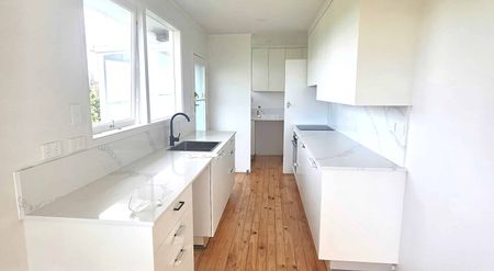 3 Bedrooms, Northcross - Photo 5