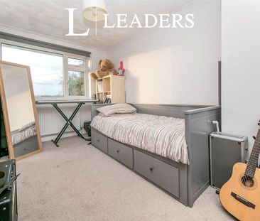 3 bedroom house to rent Ipswich Road, Ipswich road, Colchester, CO4 - Photo 2