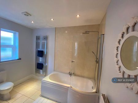 2 bedroom flat to rent - Photo 5