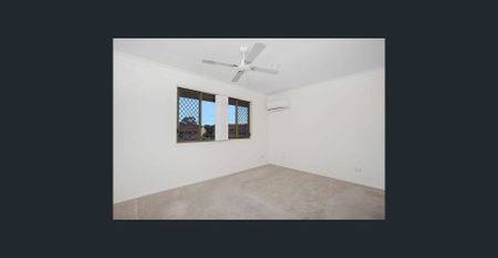 Two story spacious townhouse with two bedrooms - Photo 5