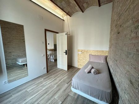 Travessera de Gràcia, Barcelona, Catalonia 08024 - Photo 2