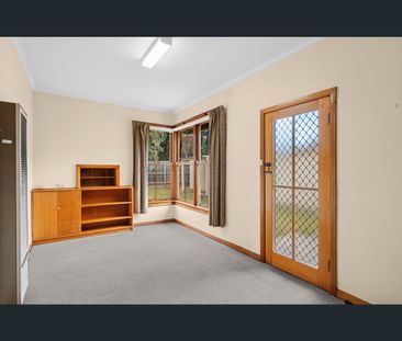 8 Garlick Avenue, Newtown, Vic 3220 - Photo 3