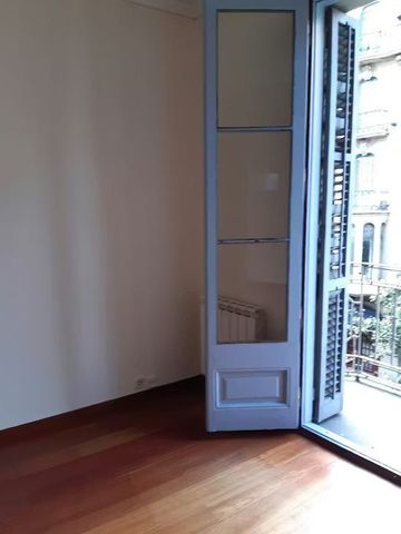 Carrer Gran de Gràcia, Barcelona, Catalonia 08012 - Photo 2