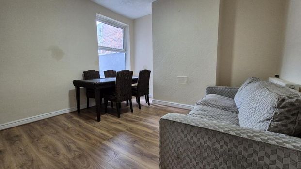 4 bedroom terraced house to rent - Photo 1