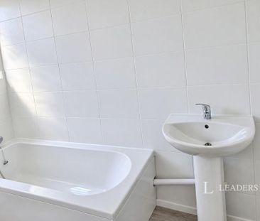 3 bedroom house to rent Brookfurlong, Peterborough, Cambridgeshire,... - Photo 6