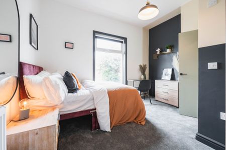 😜 Professional House In Ashton-Under-Lyne 😜 Bedroom 1 - Photo 4