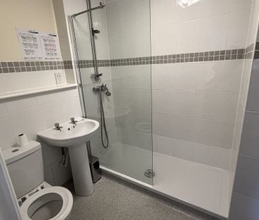 Room in a Shared House, Haddon Road, LS4 - Photo 3