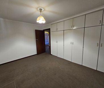 Top Location - Spacious House & Pool! *Open Thurs 19/02/ 4.00pm to ... - Photo 5