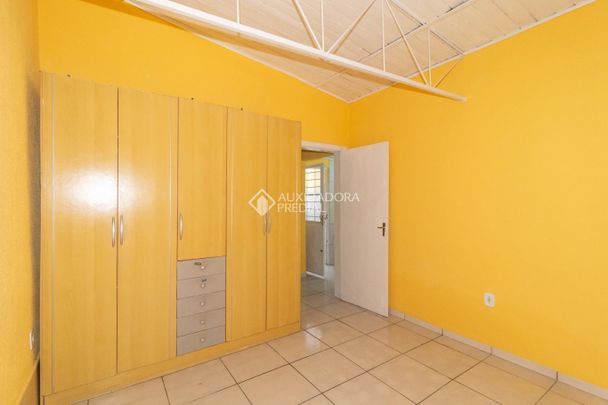 Casa com 2 quartos e 60m² para alugar em Medianeira, Porto Alegre. - Photo 1