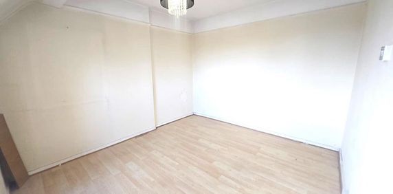 3 bedroom flat to rent - Photo 2