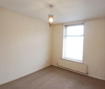 3 bedroom end of terrace house to rent - Photo 3