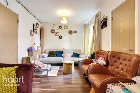 4 bedroom end of terrace house to rent - Photo 2