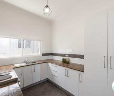 Premium Waterfront Living in Prime Location - Photo 4