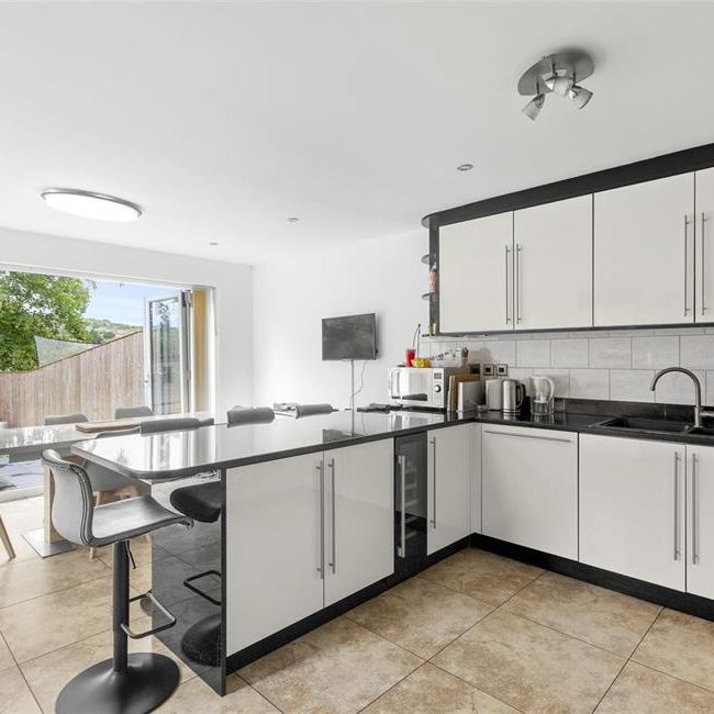 Hampden Road, High Wycombe - Photo 1
