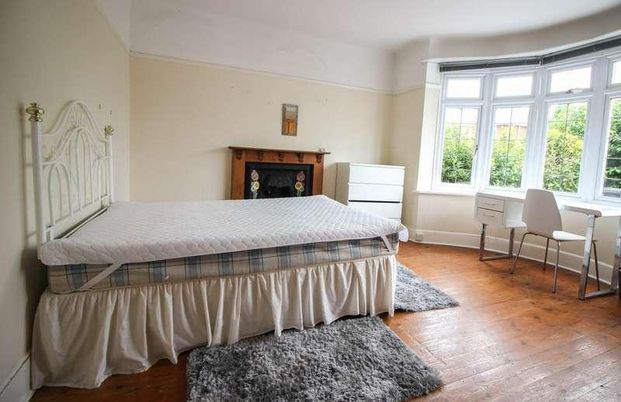 Bedroom Detached House In Winton, BH9 - Photo 1