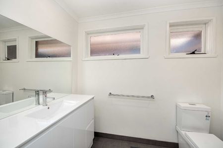 Renovated 2 bedroom home - Photo 4