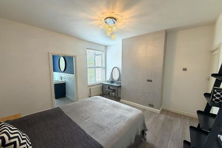 2 bedroom end of terrace house to rent - Photo 3