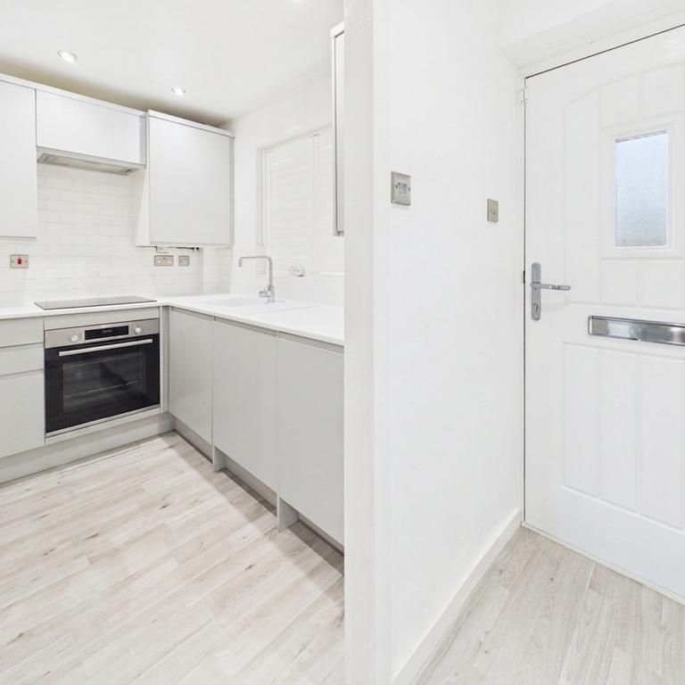1 bedroom semi-detached house to rent - Photo 1
