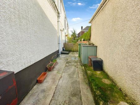 4 bedroom house to rent - Photo 3