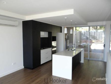 Modern Executive Townhouse in a Prime Location - Photo 4