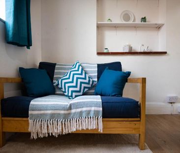 6 bedroom house to rent - Photo 2