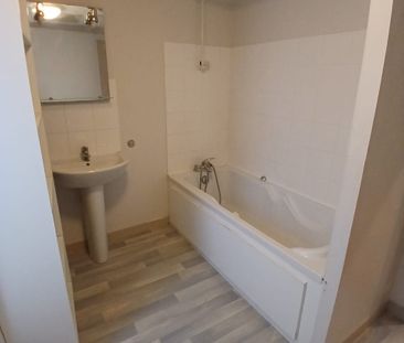 Location Maison 4 pièces 75m² DOMPIERRE SUR MER 17139 - Photo 1