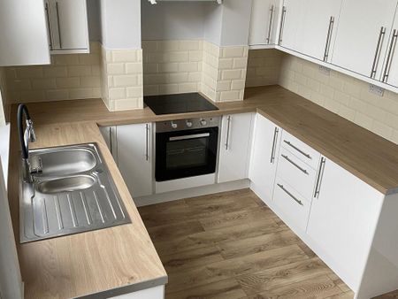 3 bedroom terraced house to rent - Photo 2