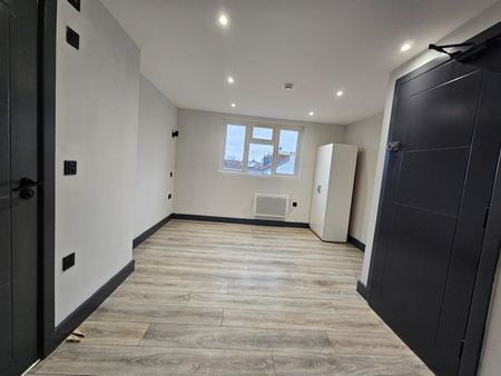 Studio Flat, Brownhill Road, SE6 - Photo 4