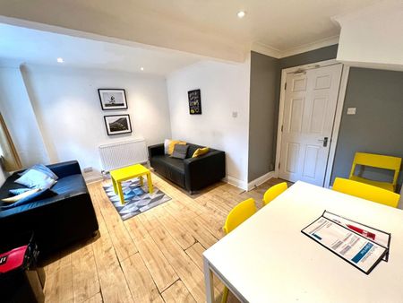 6 Bed End Terrace, Spear Road, SO14 - Photo 2