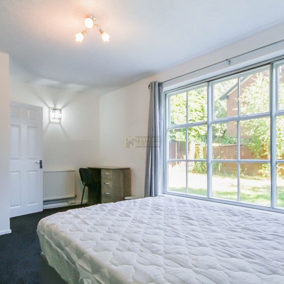 16 Pavenham Drive - Photo 1