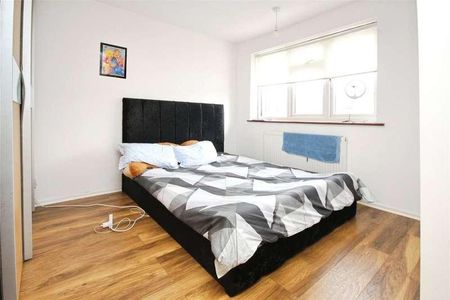 Udall Gardens, Romford, RM5 - Photo 3