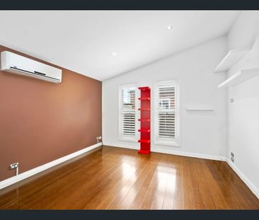 Beautifully Presented Two-Bedroom Granny Flat in Prime Location - Photo 1