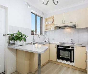 Two Bedroom Apartment In Convenient Location - Photo 3