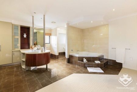 Robertson Luxury 6-Bedroom Family Home with Cinema, Granny flat - Photo 5