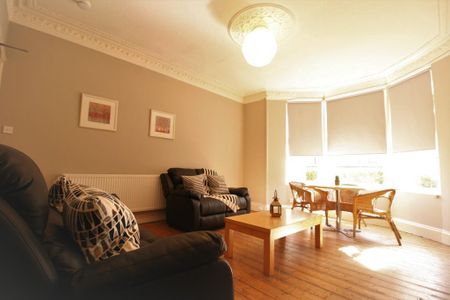 3 bedroom flat to rent - Photo 2