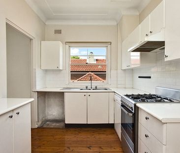 Art Deco in a convenient location - Photo 5