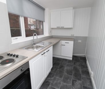 To Let 2 Bed Mid Terraced House - Photo 6