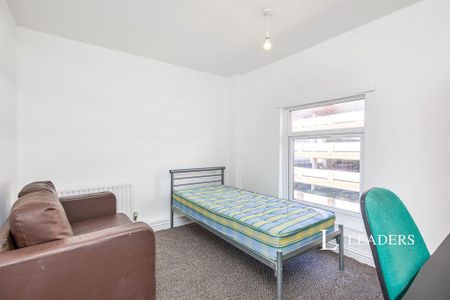 1 bedroom in a house share to rent - Photo 2